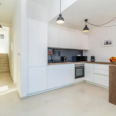 Stunning Home In Njivice